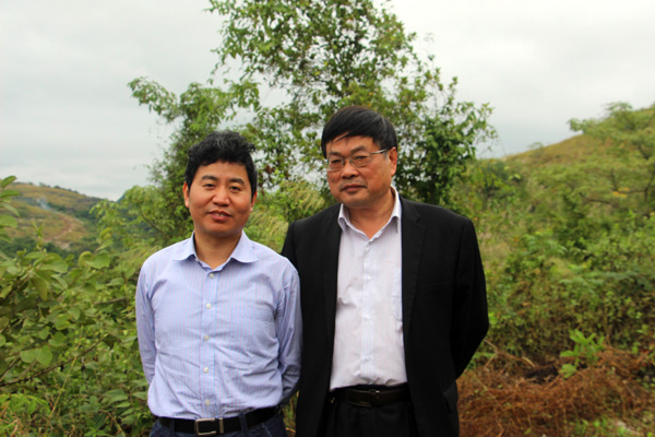 左：周金星教授，右：王勇坚教授